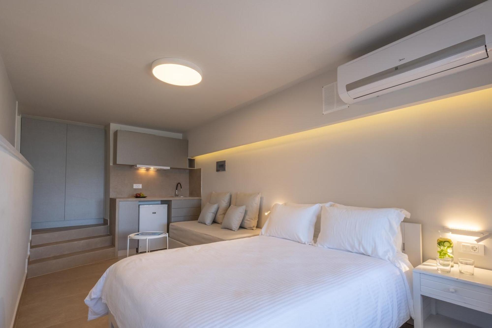 Nelly'S Apartments Толон Екстериор снимка