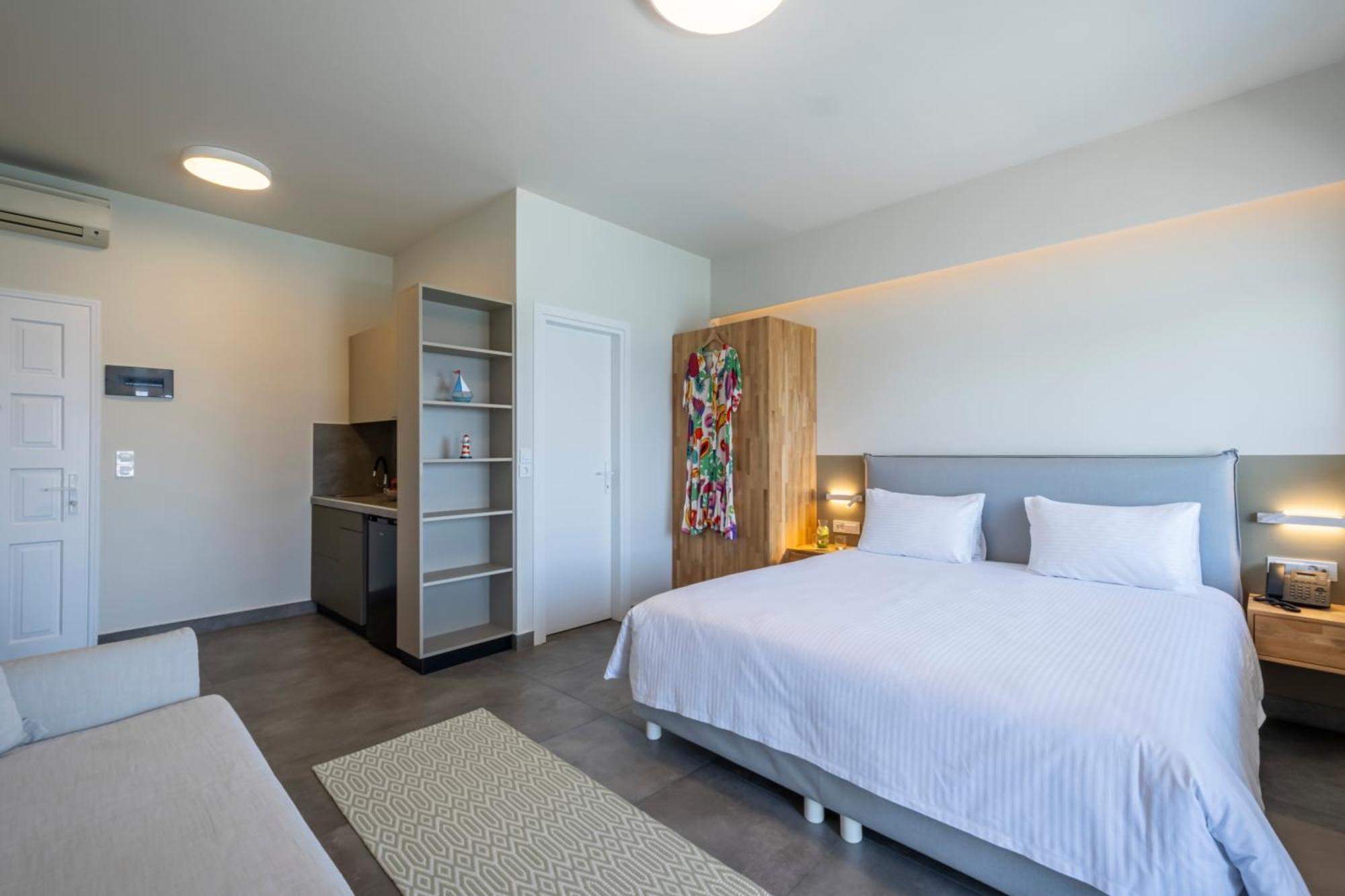Nelly'S Apartments Толон Екстериор снимка