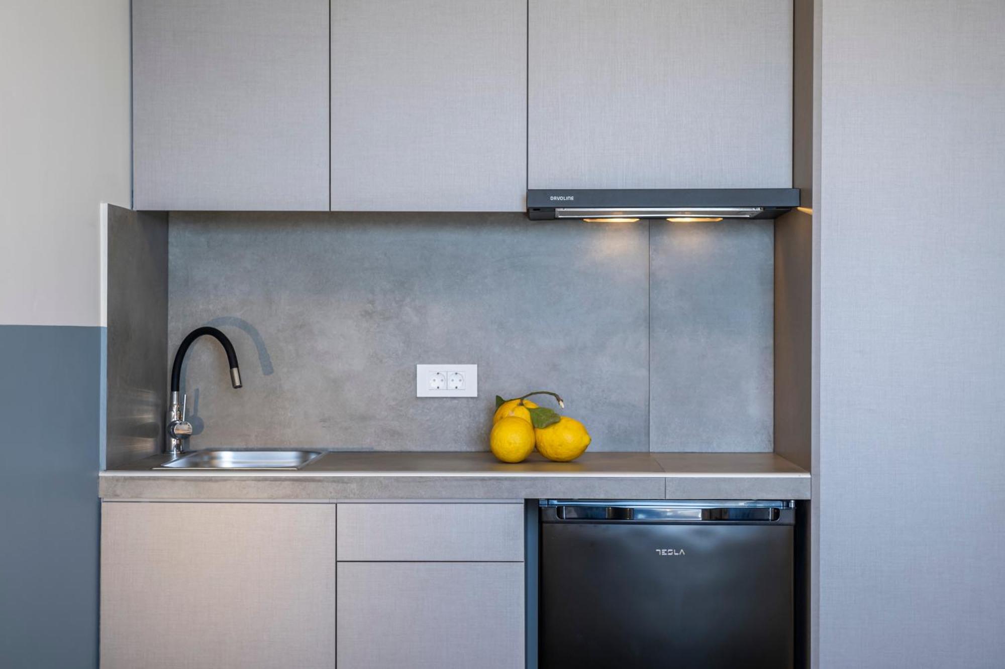 Nelly'S Apartments Толон Екстериор снимка