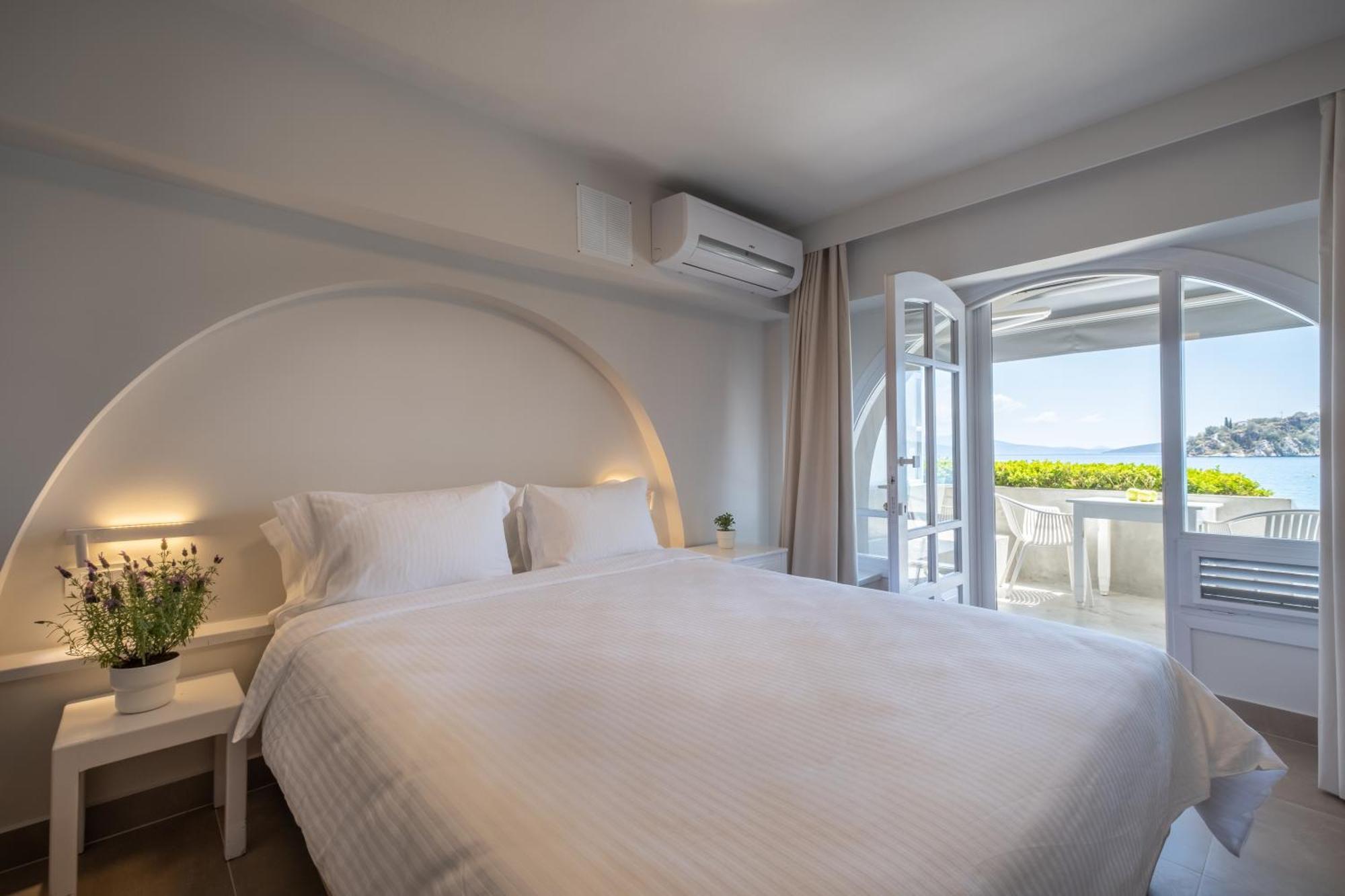 Nelly'S Apartments Толон Екстериор снимка