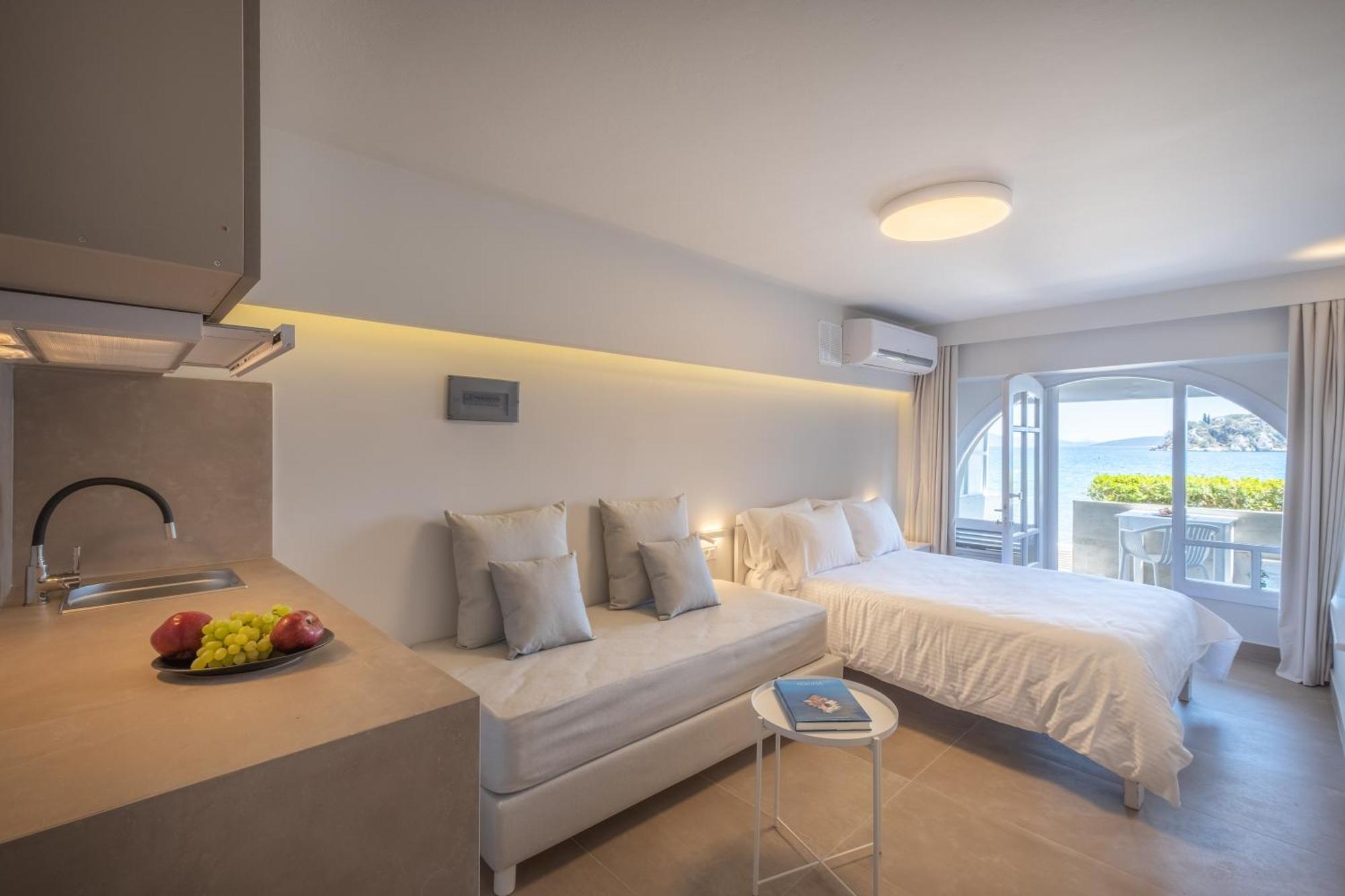 Nelly'S Apartments Толон Екстериор снимка
